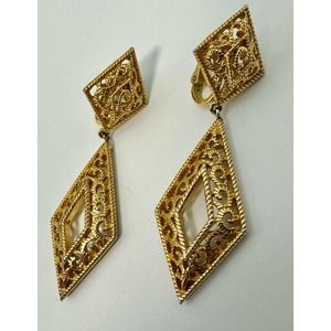 Brilliant Vintage Crown TRIFARI gold tone signed clip earrings